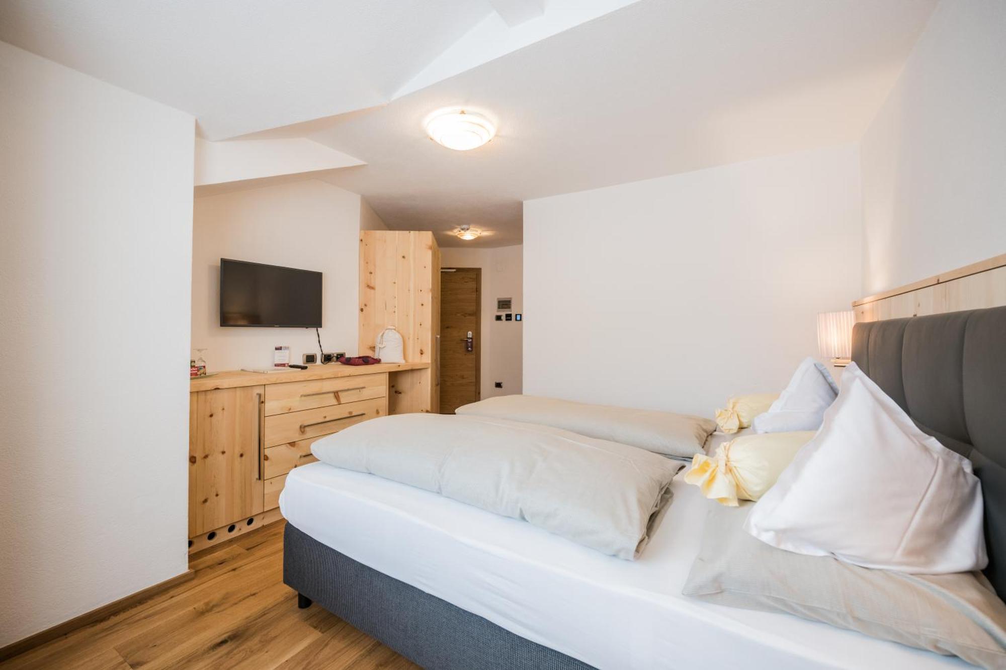 Alpenwellnesshotel St. Veit セスト エクステリア 写真