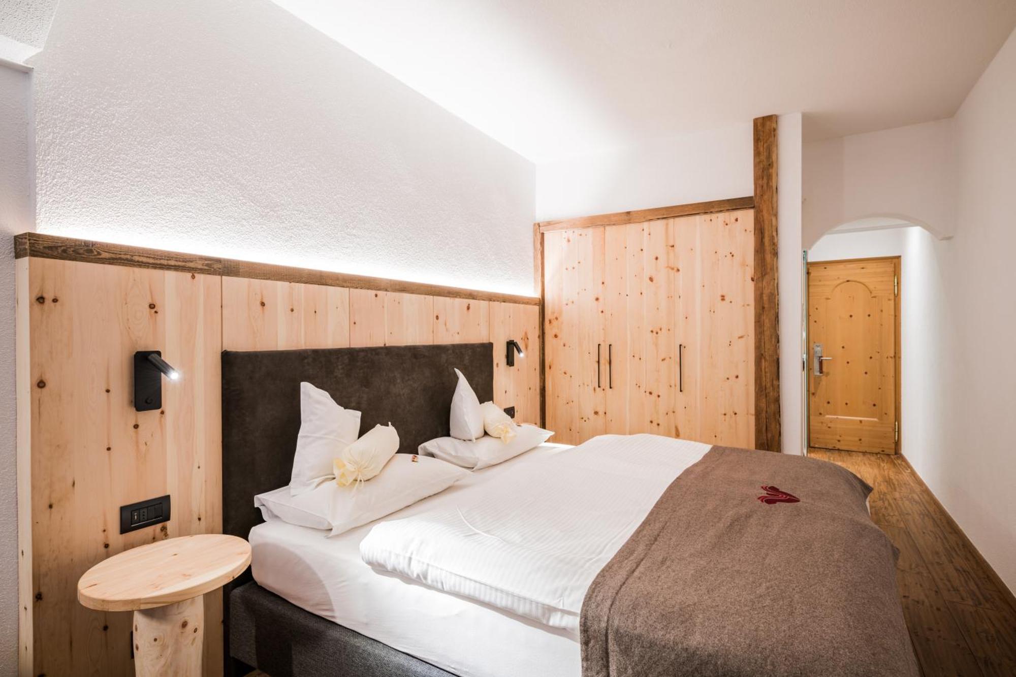 Alpenwellnesshotel St. Veit セスト エクステリア 写真